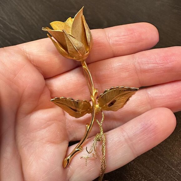 Vintage signed Giovanni Gold Tone Rose Brooch! - Picture 4 of 9